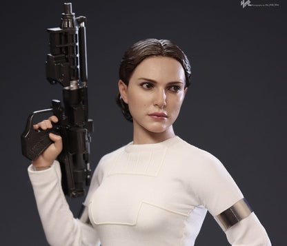Hot Toys MMS678 Star Wars Episode II: Attack of the Clones - 1/6th scale Padme Amidala Collectible Figure