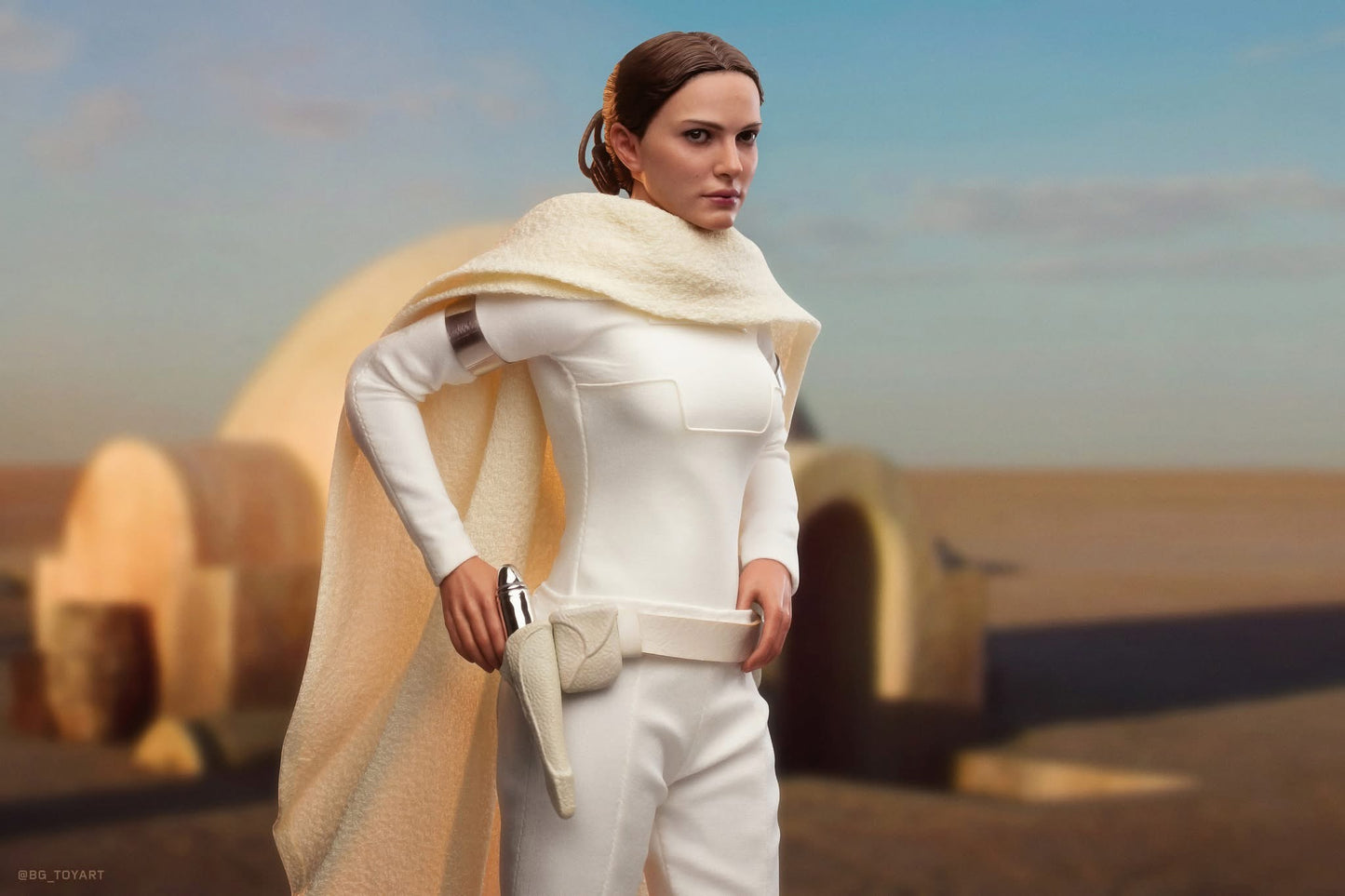 Hot Toys MMS678 Star Wars Episode II: Attack of the Clones - 1/6th scale Padme Amidala Collectible Figure
