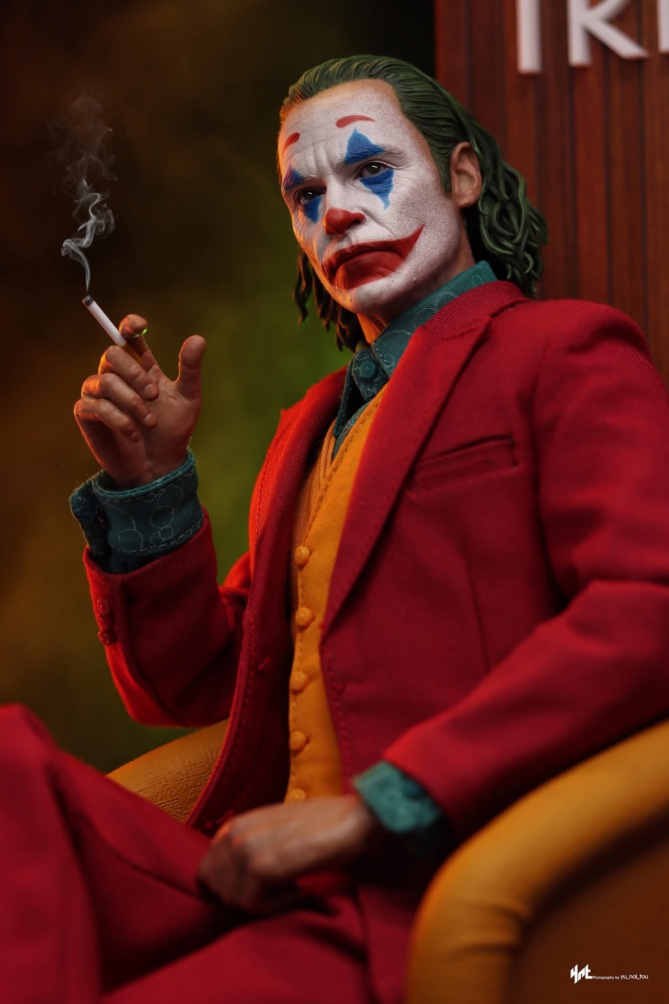 Hot Toys DX42 Joker - 1/6th scale The Joker Collectible Figure