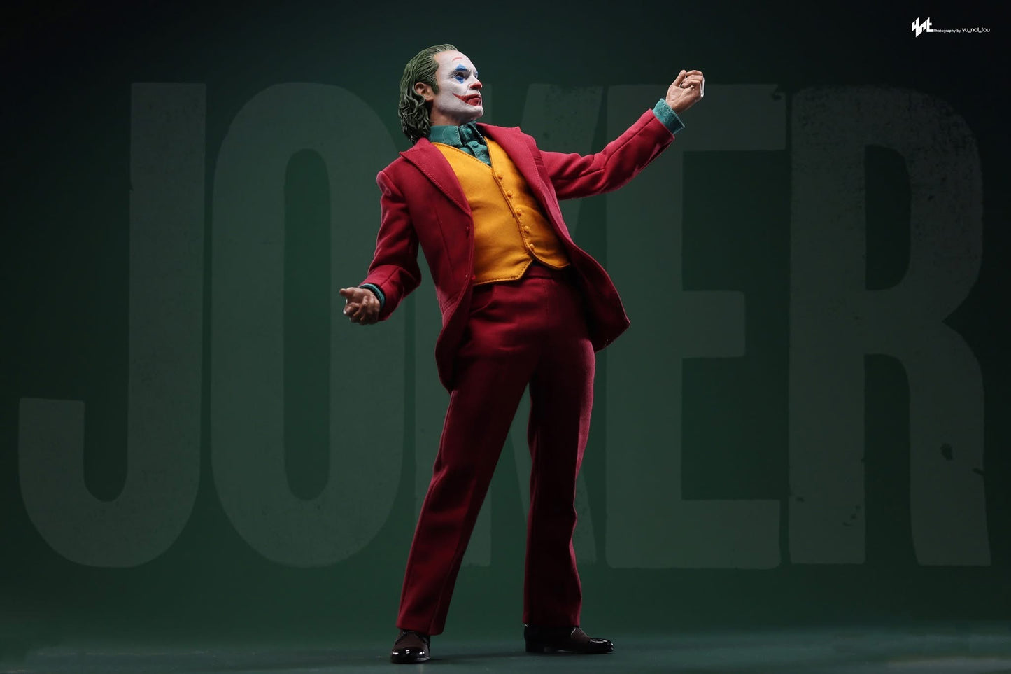 Hot Toys DX42 Joker - 1/6th scale The Joker Collectible Figure