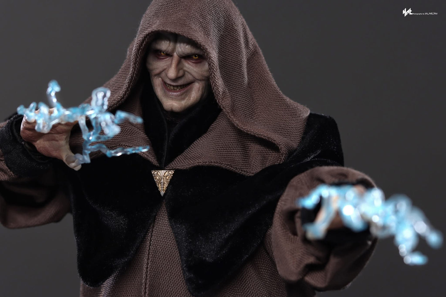 Hot Toys MMS745B Star Wars Revenge of the Sith - Darth Sidious 1/6 Scale Collectible Figure Exclusive Edition