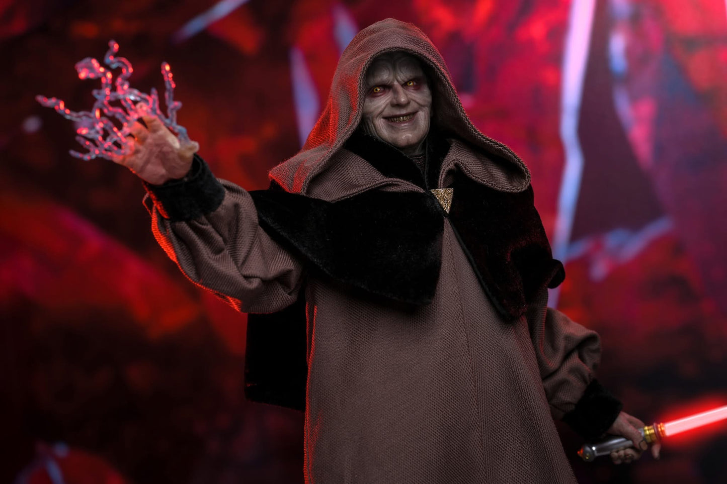 Hot Toys MMS745 Star Wars: Revenge of the Sith - 1/6th scale Darth Sidious Collectible Figure
