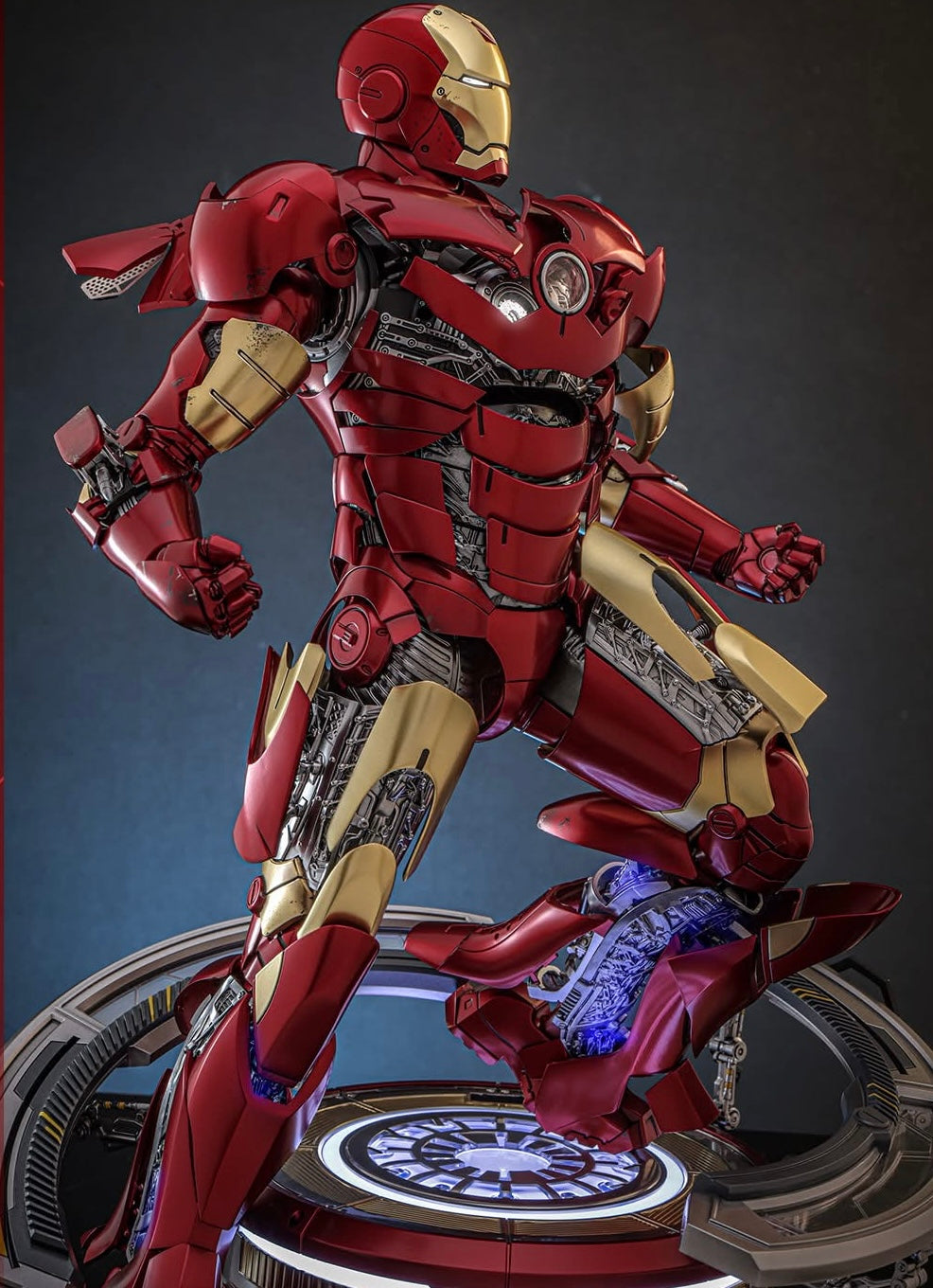 Pre-Order Hot Toys MMS825D72B Iron Man - 1/6th scale Iron Man Mark III (Armor Suit Up Version) Collectible Figure (Special Edition)