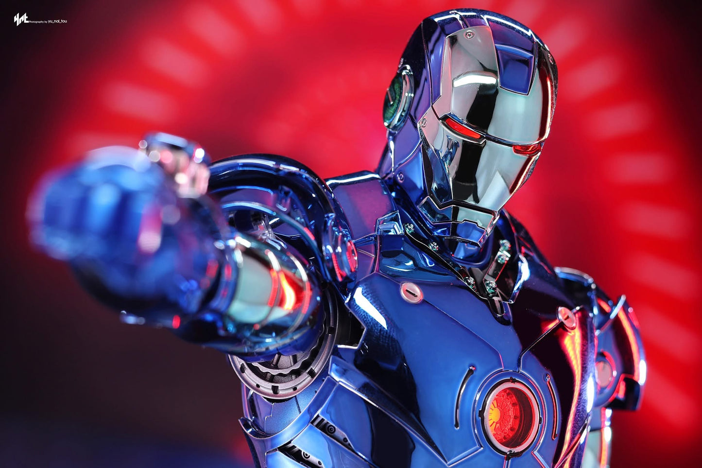 Hot Toys MMS814D71 Iron Man - 1/6th scale Iron Man Mark III (Stealth Mode Version) 2.0 Collectible Figure (Hot Toys Exclusive)