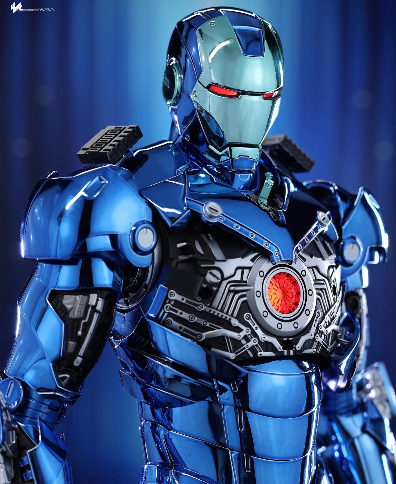 Hot Toys MMS814D71 Iron Man - 1/6th scale Iron Man Mark III (Stealth Mode Version) 2.0 Collectible Figure (Hot Toys Exclusive)