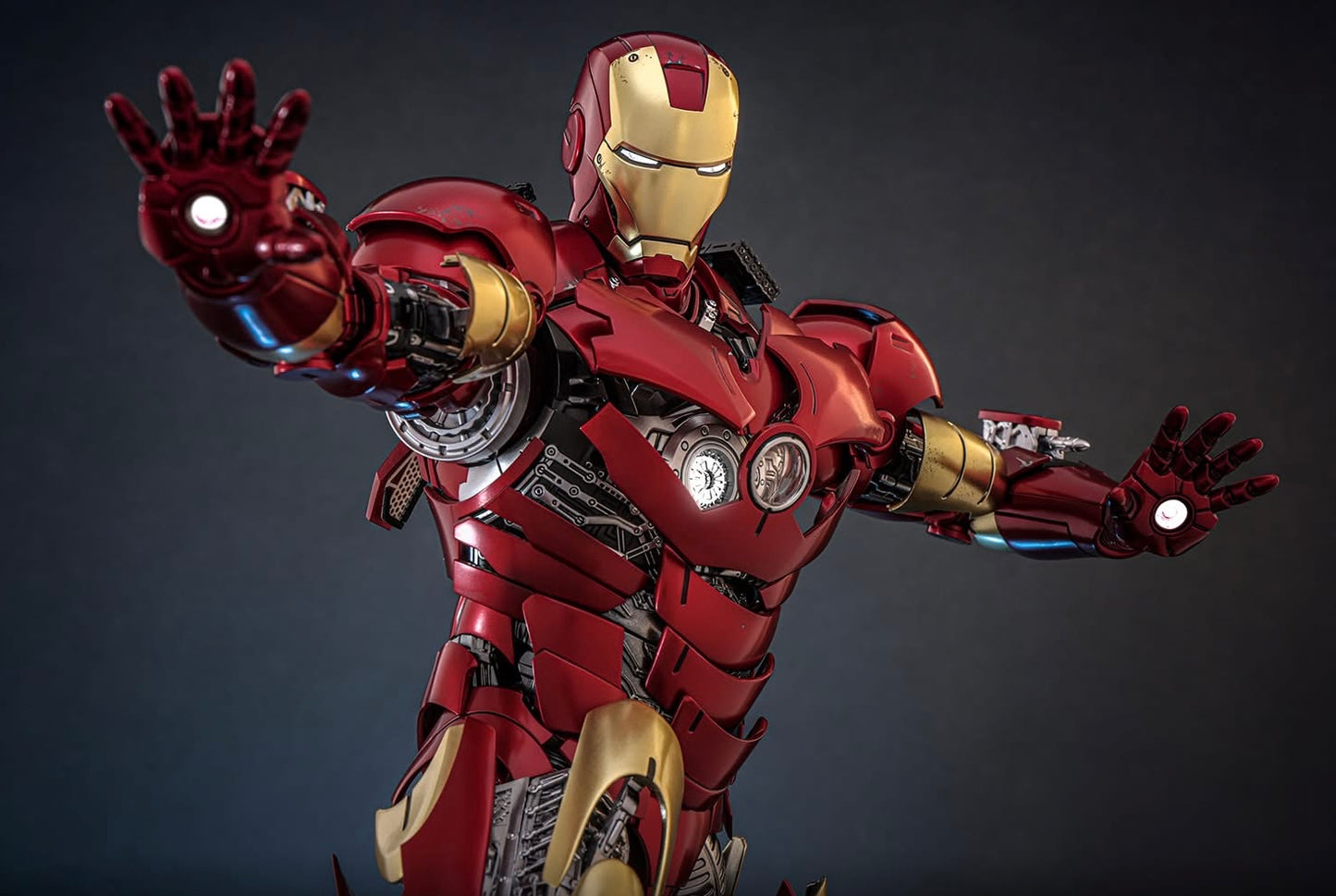 Pre-Order Hot Toys MMS825D72 Iron Man - 1/6th scale Iron Man Mark III (Armor Suit Up Version) Collectible Figure