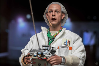 Hot Toys MMS609 Back to the Future - 1/6th scale Doc Brown Collectible Figure