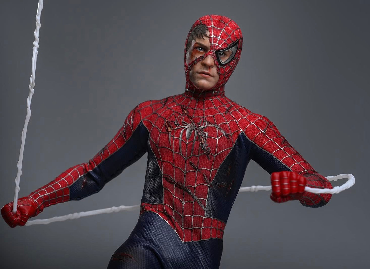Pre-Order Hot Toys MMS859 Spider-Man - 1/6th scale Spider-Man (Battle Damaged Version) Collectible Figure
