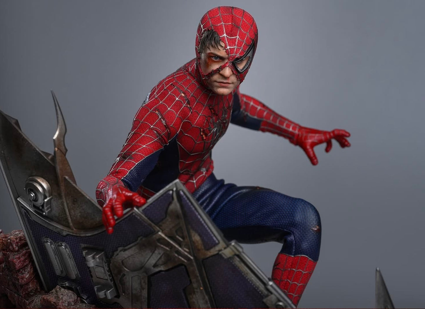 Pre-Order Hot Toys MMS859 Spider-Man - 1/6th scale Spider-Man (Battle Damaged Version) Collectible Figure