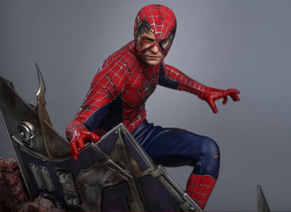 Pre-Order Hot Toys MMS859 Spider-Man - 1/6th scale Spider-Man (Battle Damaged Version) Collectible Figure