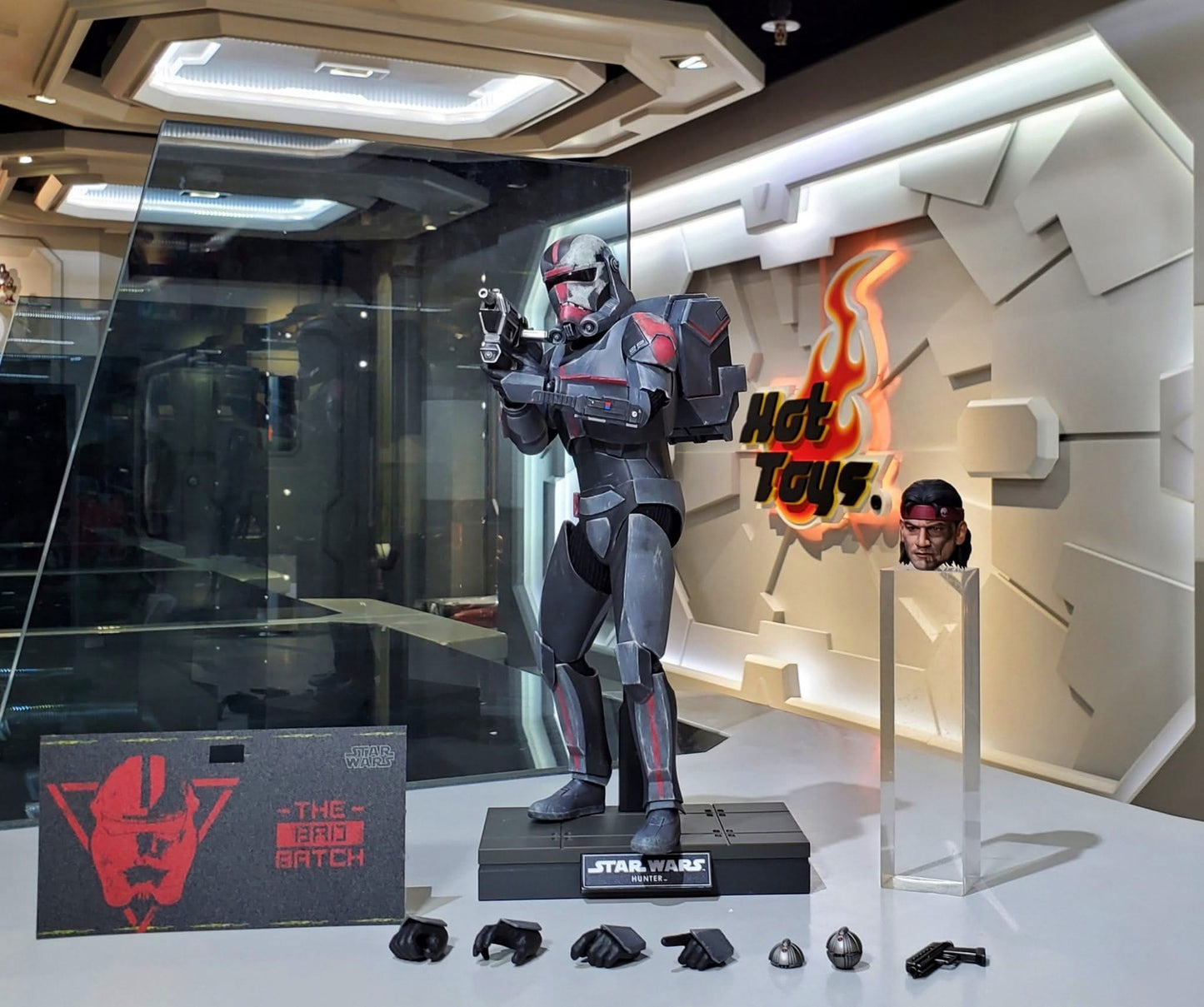 Hot Toys TMS050 Star Wars: The Bad Batch - 1/6th scale Hunter Collectible Figure