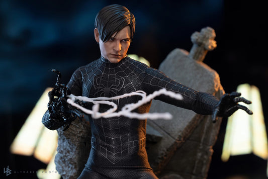 Hot Toys MMS728 Spider-Man 3 - 1/6th scale Spider-Man (Black Suit) Collectible Figure (Deluxe Version)