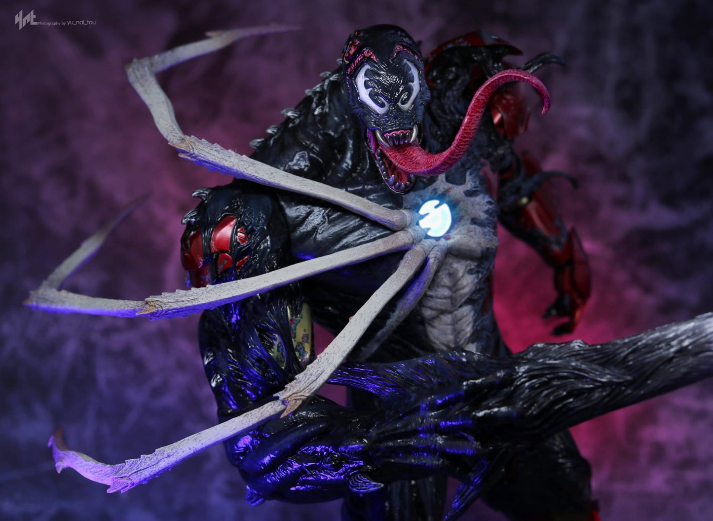 Hot Toys AC04B Spider-Man: Maximum Venom - 1/6th scale Venomized Iron Man Collectible Figure (Special Edition)