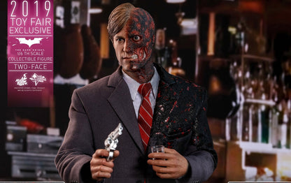 Hot Toys MMS546 The Dark Knight - 1/6th scale Two Face Collectible Figure (Toy Fair Exclusive)