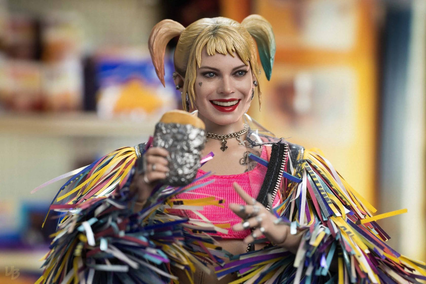 Hot Toys MMS566 Birds of Prey : 1/6th scale Harley Quinn (Caution Tape Jacket Version) Collectible Figure
