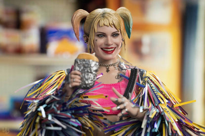 Hot Toys MMS566 Birds of Prey : 1/6th scale Harley Quinn (Caution Tape Jacket Version) Collectible Figure