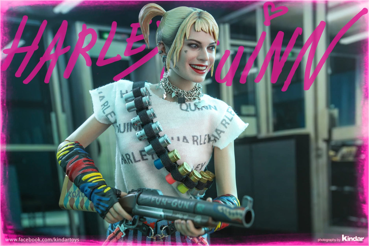Hot Toys MMS566 Birds of Prey : 1/6th scale Harley Quinn (Caution Tape Jacket Version) Collectible Figure