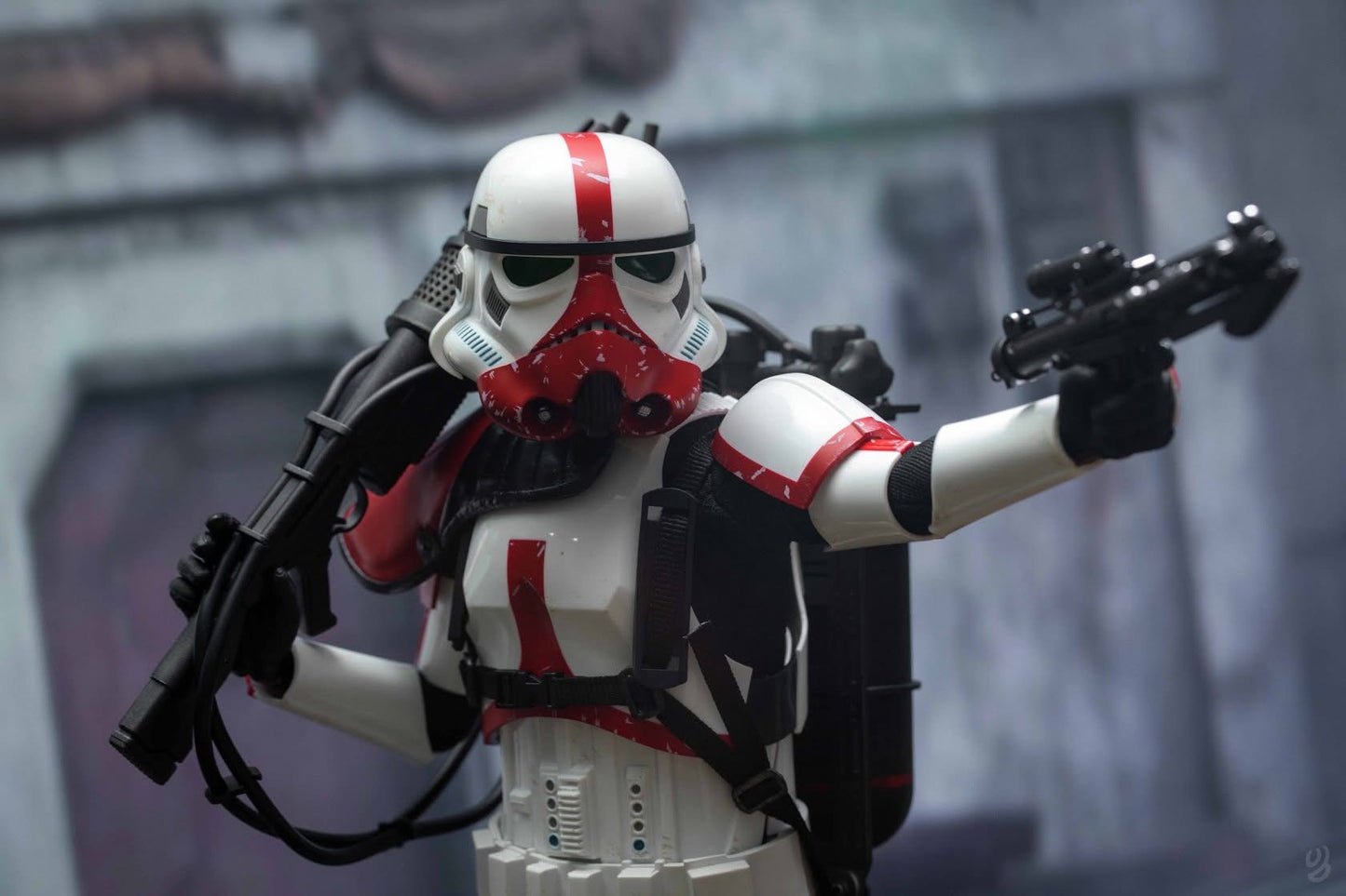 Hot Toys TMS012 The Mandalorian : 1/6th scale Incinerator Stormtrooper Collectible Figure