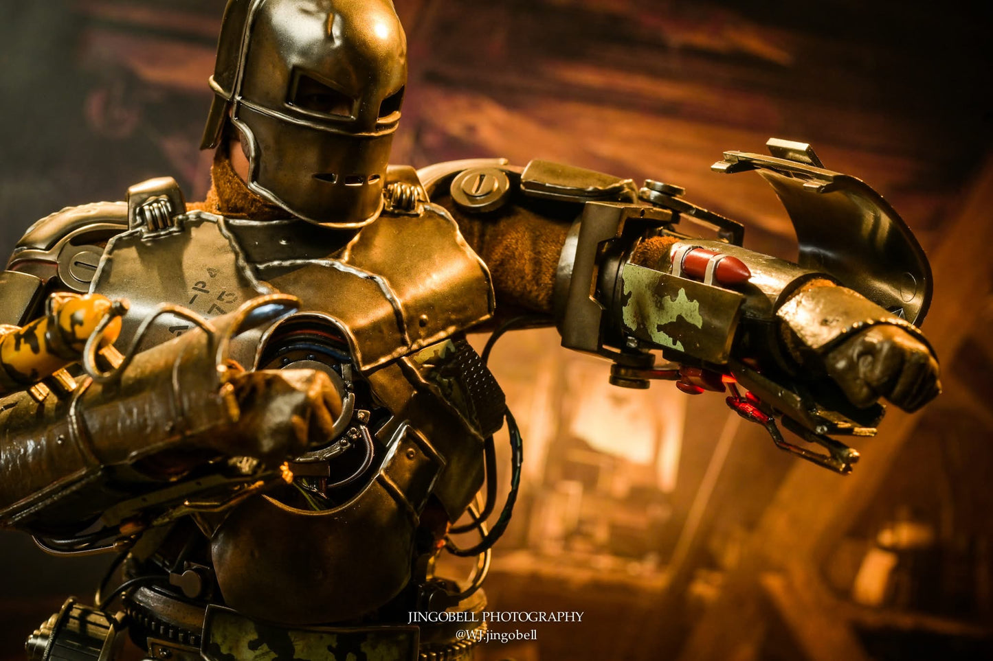 Hot Toys MMS605D40B Iron Man - 1/6th scale Iron Man Mark I Collectible Figure (Special Edition)