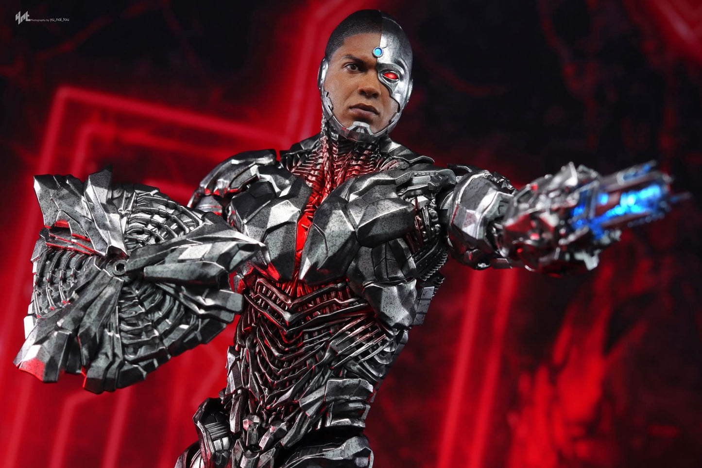 Hot Toys TMS057B Zack Snyder's Justice League - 1/6th scale Cyborg Collectible Figure (Special Edition)