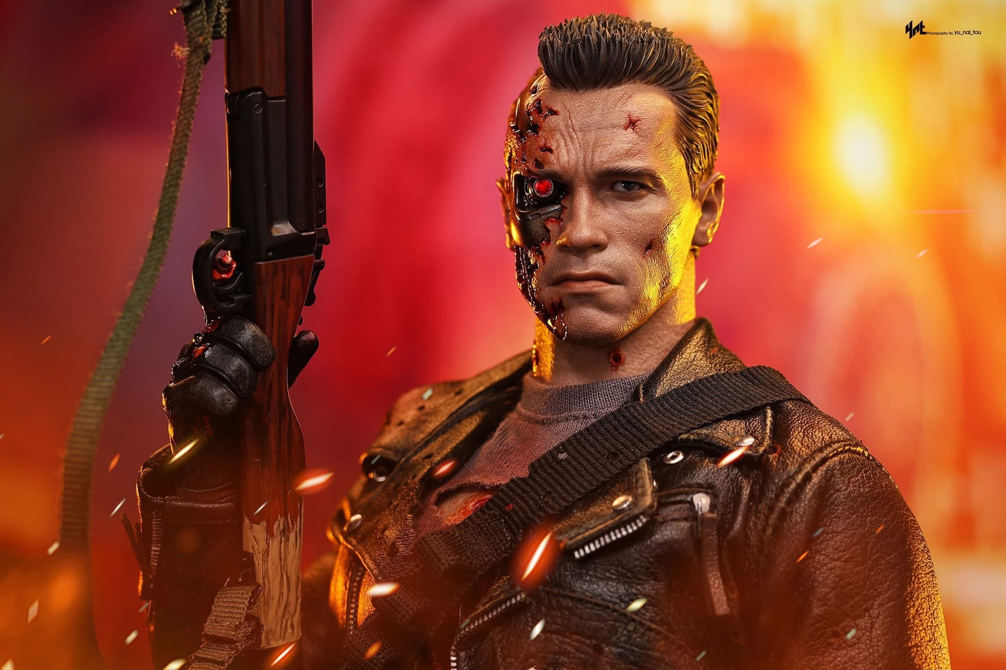 Hot Toys DX46 Terminator 2: Judgment Day - 1/6th scale T-800 (Battle Damaged Version 2.0) Collectible Figure