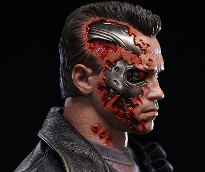Hot Toys DX46 Terminator 2: Judgment Day - 1/6th scale T-800 (Battle Damaged Version 2.0) Collectible Figure