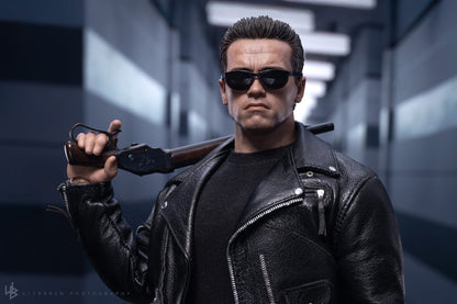 Hot Toys MMS795 Terminator 2: Judgment Day - 1/6th scale T-800 (2.0) Collectible Figure