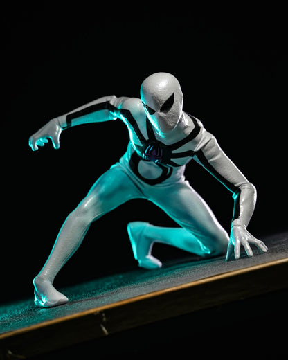 Hot Toys CMS027 Aliens Vs. Avengers - 1/6th scale Miles Morales (Aliens Vs. Avengers Suit) Collectible Figure [Hot Toys Exclusive]