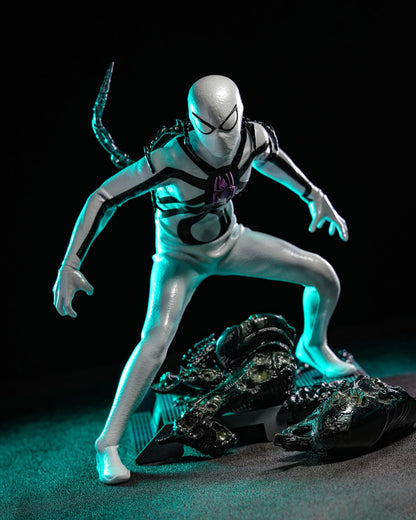 Hot Toys CMS027 Aliens Vs. Avengers - 1/6th scale Miles Morales (Aliens Vs. Avengers Suit) Collectible Figure [Hot Toys Exclusive]