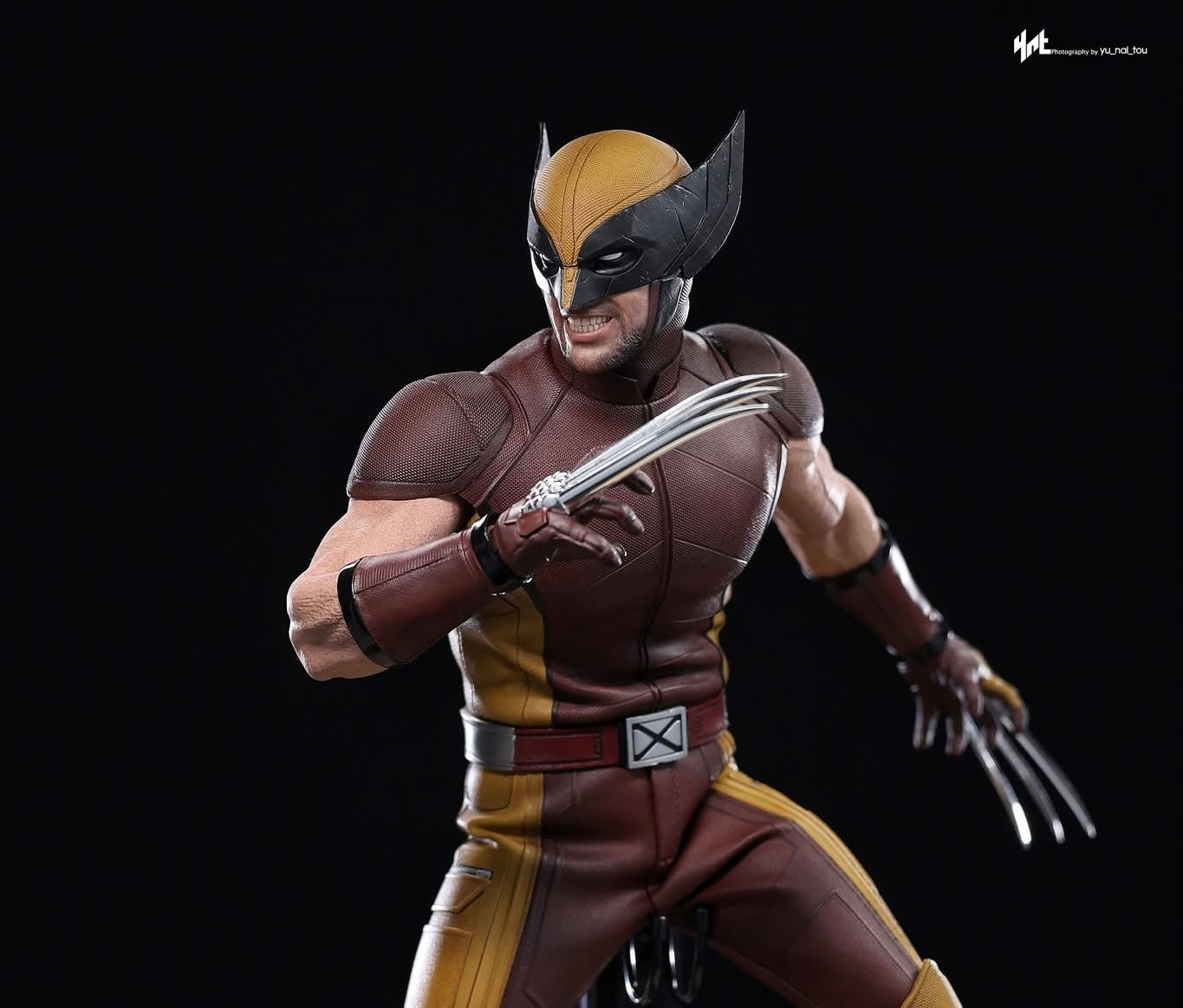 Hot Toys MMS831 Deadpool & Wolverine - 1/6th scale Wolverine (Classic Brown and Tan) Collectible Figure [Hot Toys Exclusive]