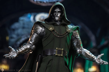 Hot Toys CMS022B Marvel Comics- 1/6th scale Doctor Doom Collectible Figure (Special Edition)
