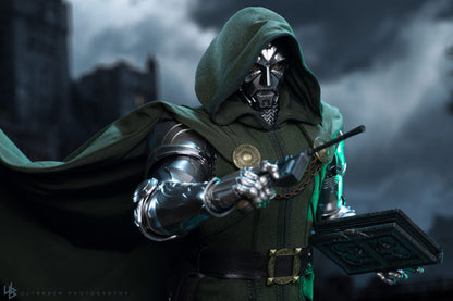 Hot Toys CMS022B Marvel Comics- 1/6th scale Doctor Doom Collectible Figure (Special Edition)