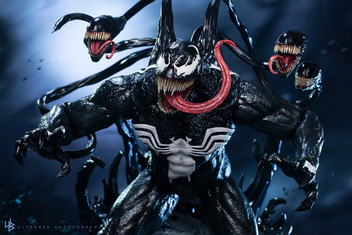 Hot Toys CMS023 Marvel Comics - 1/6th scale Venom Collectible Figure