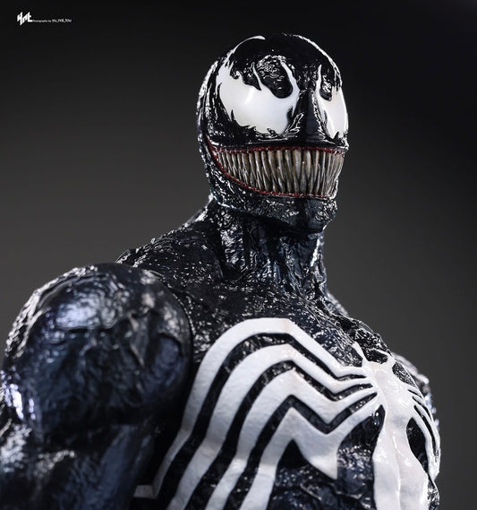 Hot Toys CMS023 Marvel Comics - 1/6th scale Venom Collectible Figure