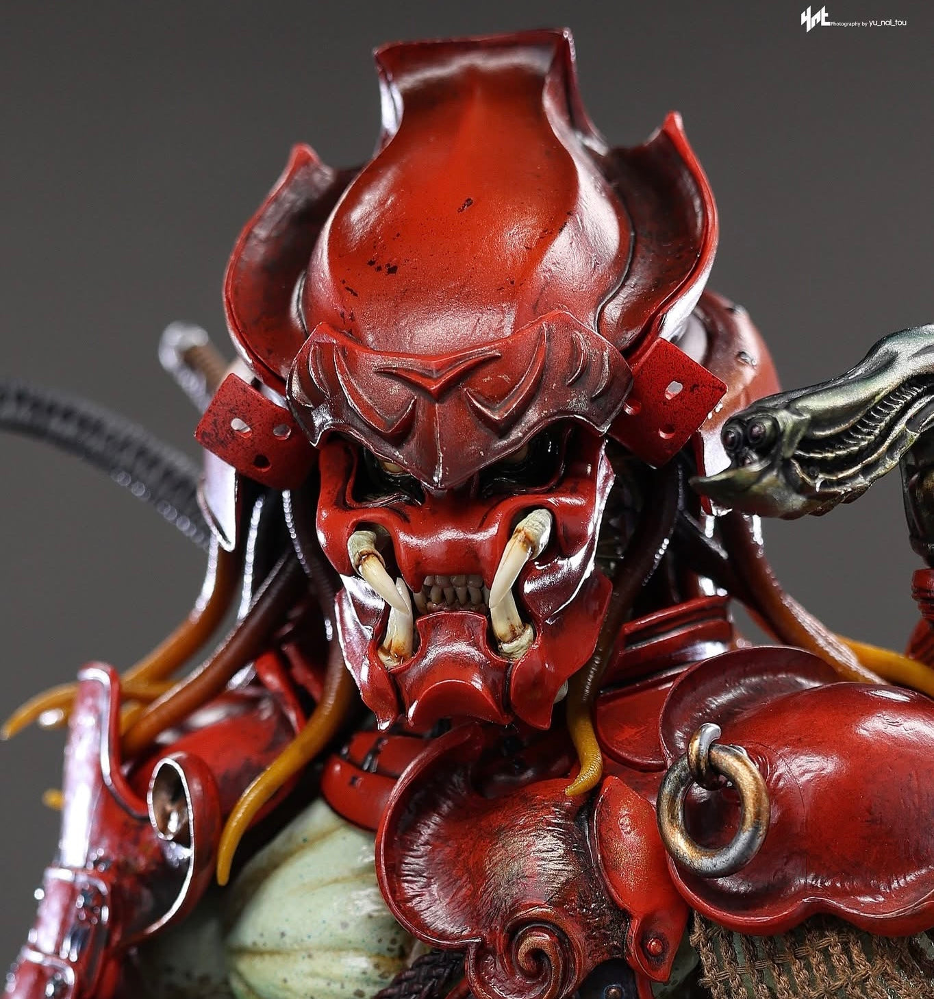 Hot Toys AC06B Alien vs. Predator - 1/6th scale Akaoni Samurai Predator Collectible Figure (Special Edition)