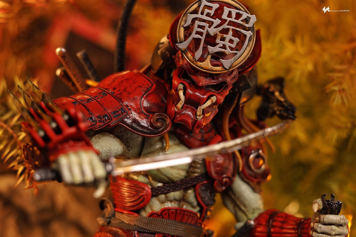 Hot Toys AC06B Alien vs. Predator - 1/6th scale Akaoni Samurai Predator Collectible Figure (Special Edition)