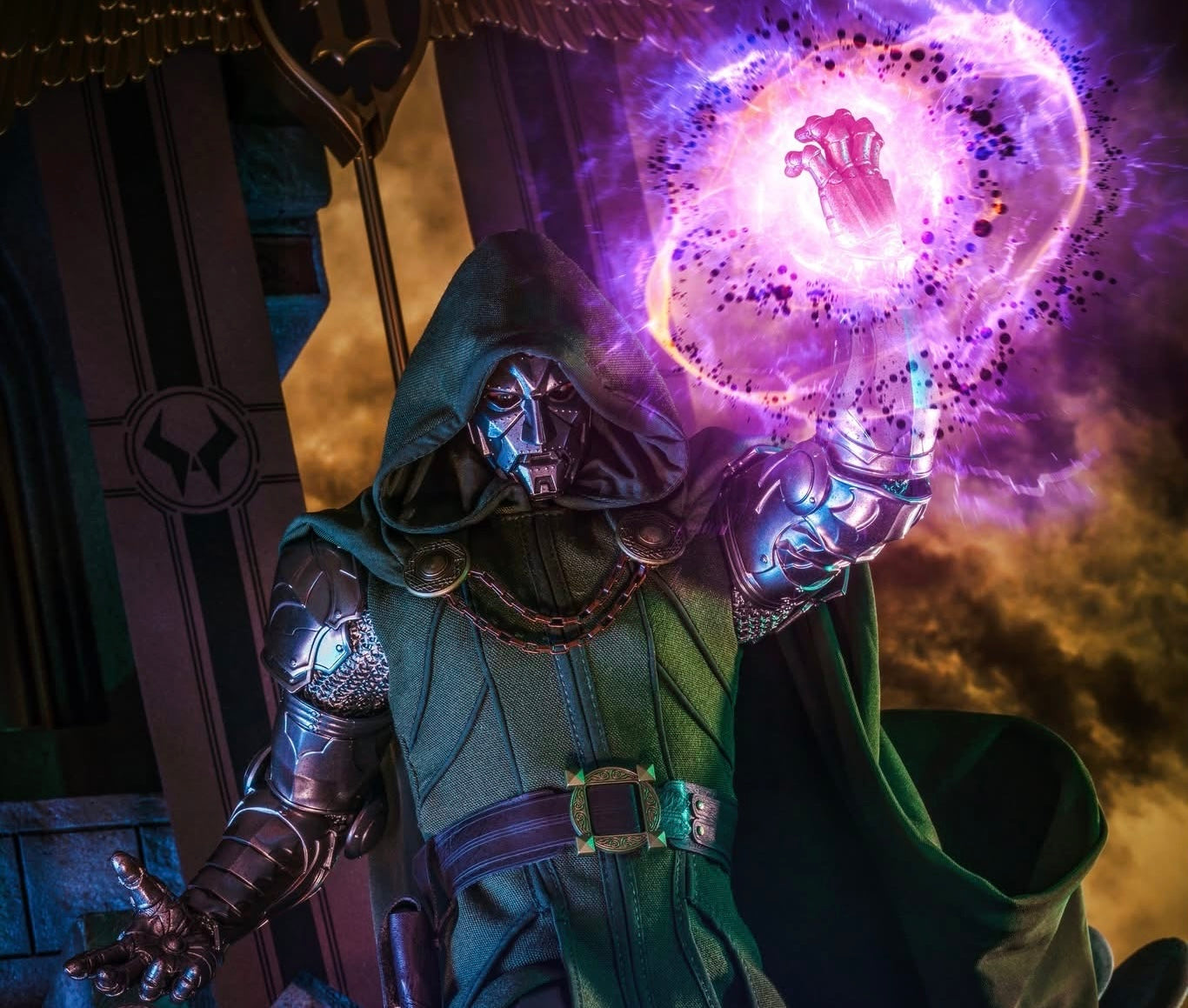 Hot Toys CMS022 Marvel Comics - 1/6th scale Doctor Doom Collectible Figure