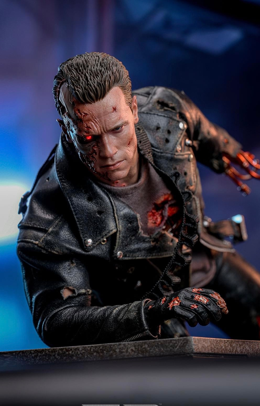 Pre-Order Hot Toys DX46 Terminator 2: Judgment Day - 1/6th scale T-800 (Battle Damaged Version 2.0) Collectible Figure