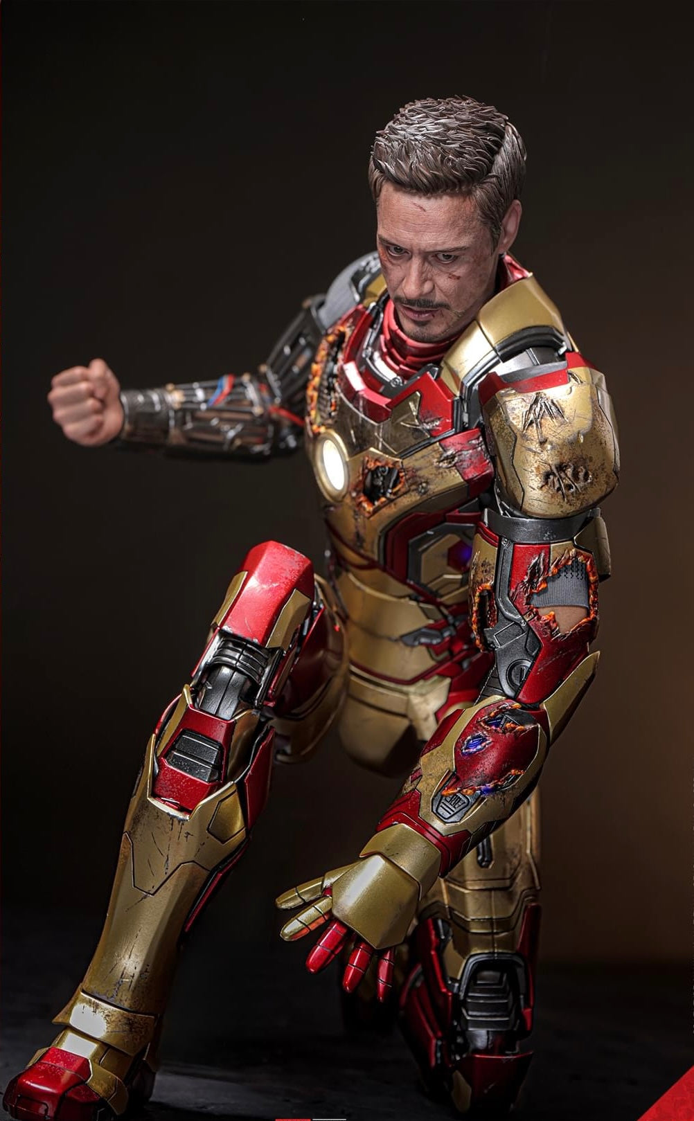 Pre-Order Hot Toys MMS759D66B Iron Man 3 - 1/6th scale Iron Man Mark XLII Collectible Figure (Deluxe Version) (Special Edition)