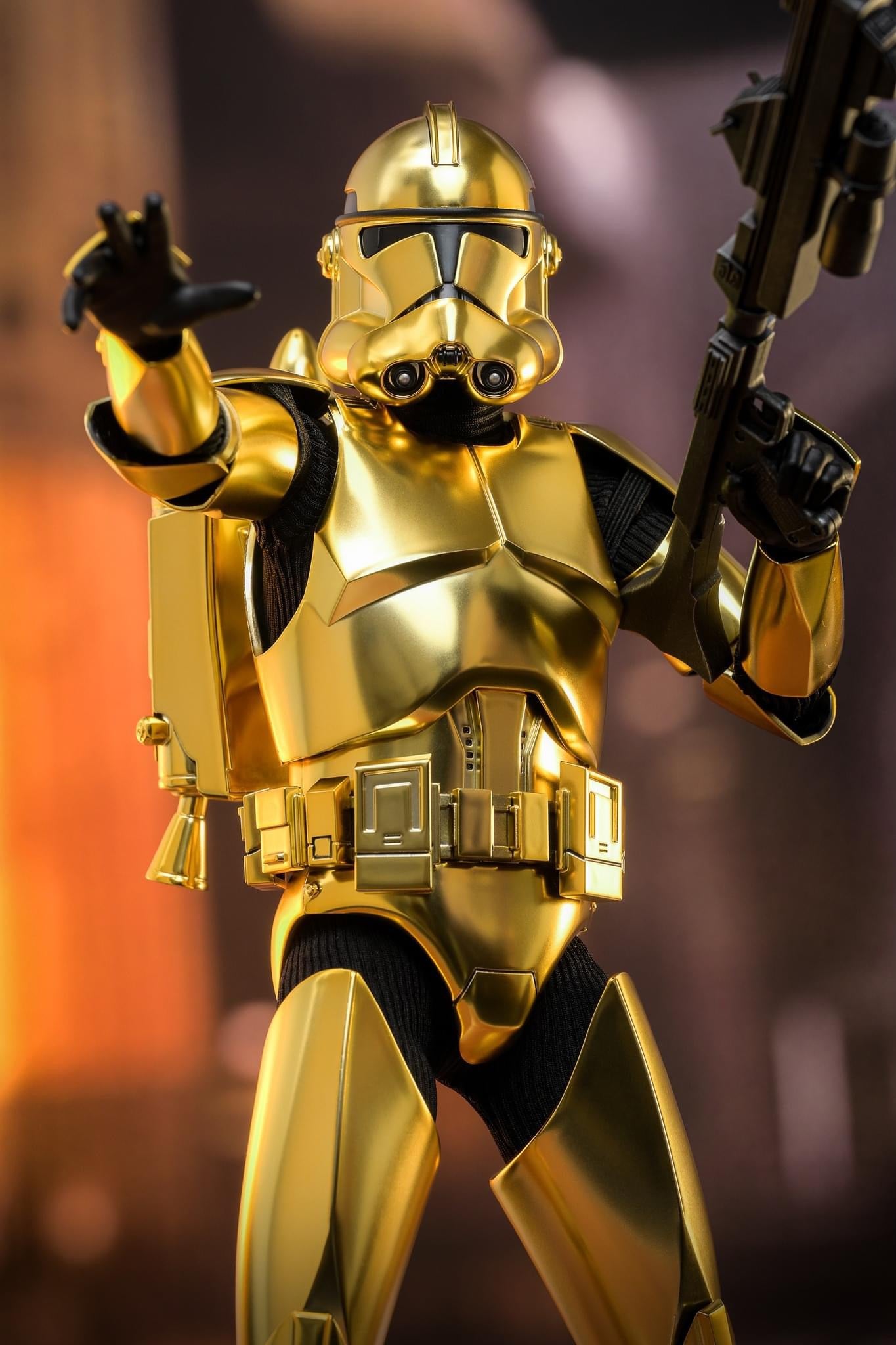 Hot Toys MMS735 Star Wars - 1/6th scale Clone Trooper (Gold Chrome Version) Collectible Figure Hot Toys Exclusive