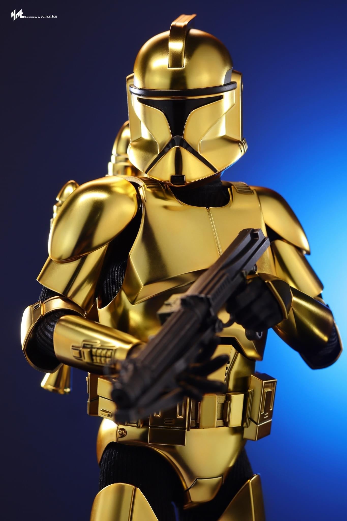 Hot Toys MMS735 Star Wars - 1/6th scale Clone Trooper (Gold Chrome Version) Collectible Figure Hot Toys Exclusive