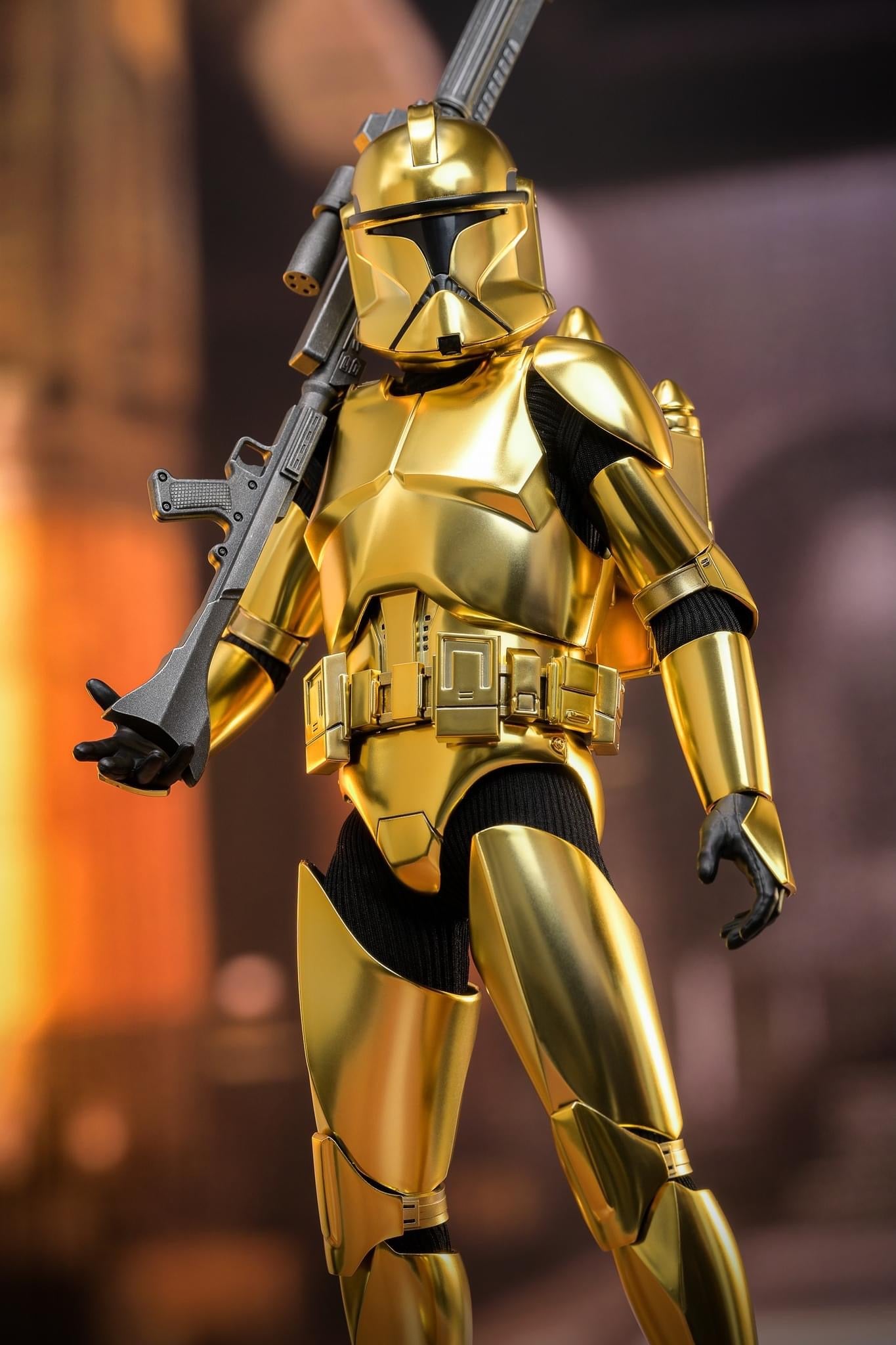 Hot Toys MMS735 Star Wars - 1/6th scale Clone Trooper (Gold Chrome Version) Collectible Figure Hot Toys Exclusive