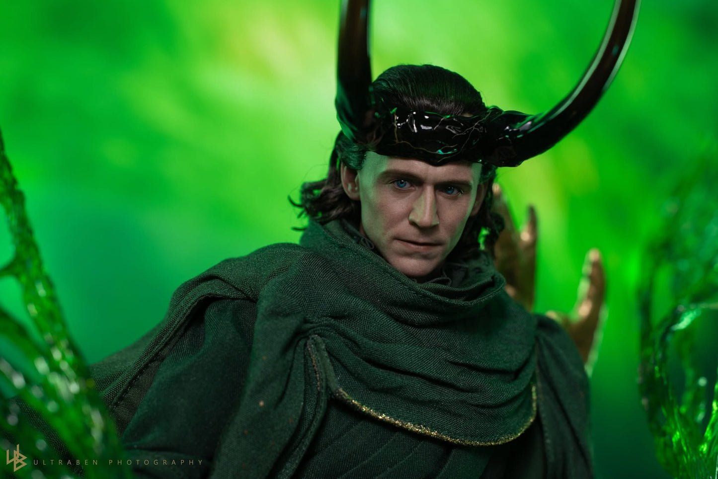 Hot Toys DX41AE Loki - 1/6th scale God Loki Collectible Figure (Artisan Edition)