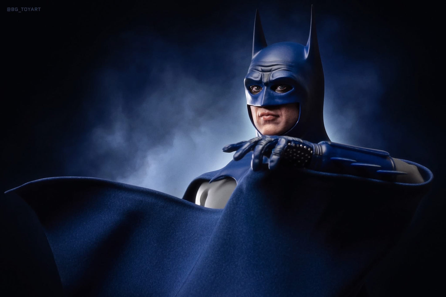 Hot Toys MMS834 The Flash - 1/6th scale BatmanT (Blue & Grey Suit) Collectible Figure [Hot Toys Exclusive]