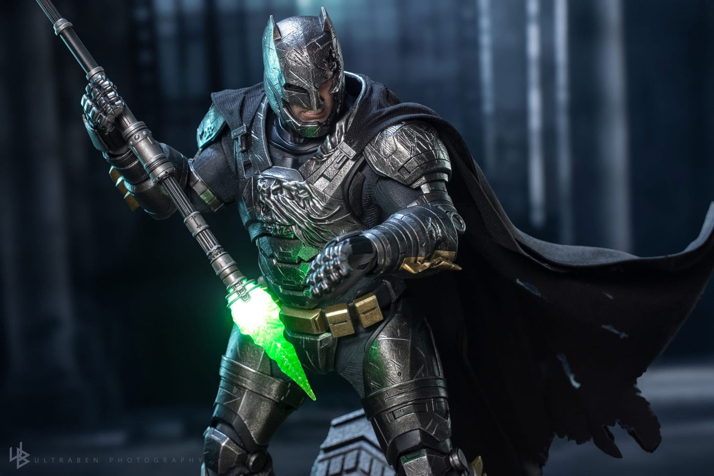 Hot Toys MMS743D63 Batman V Superman Dawn Of Justice - Armored Batman (2.0) 1/6th Scale Collectible Figure (Deluxe Version)