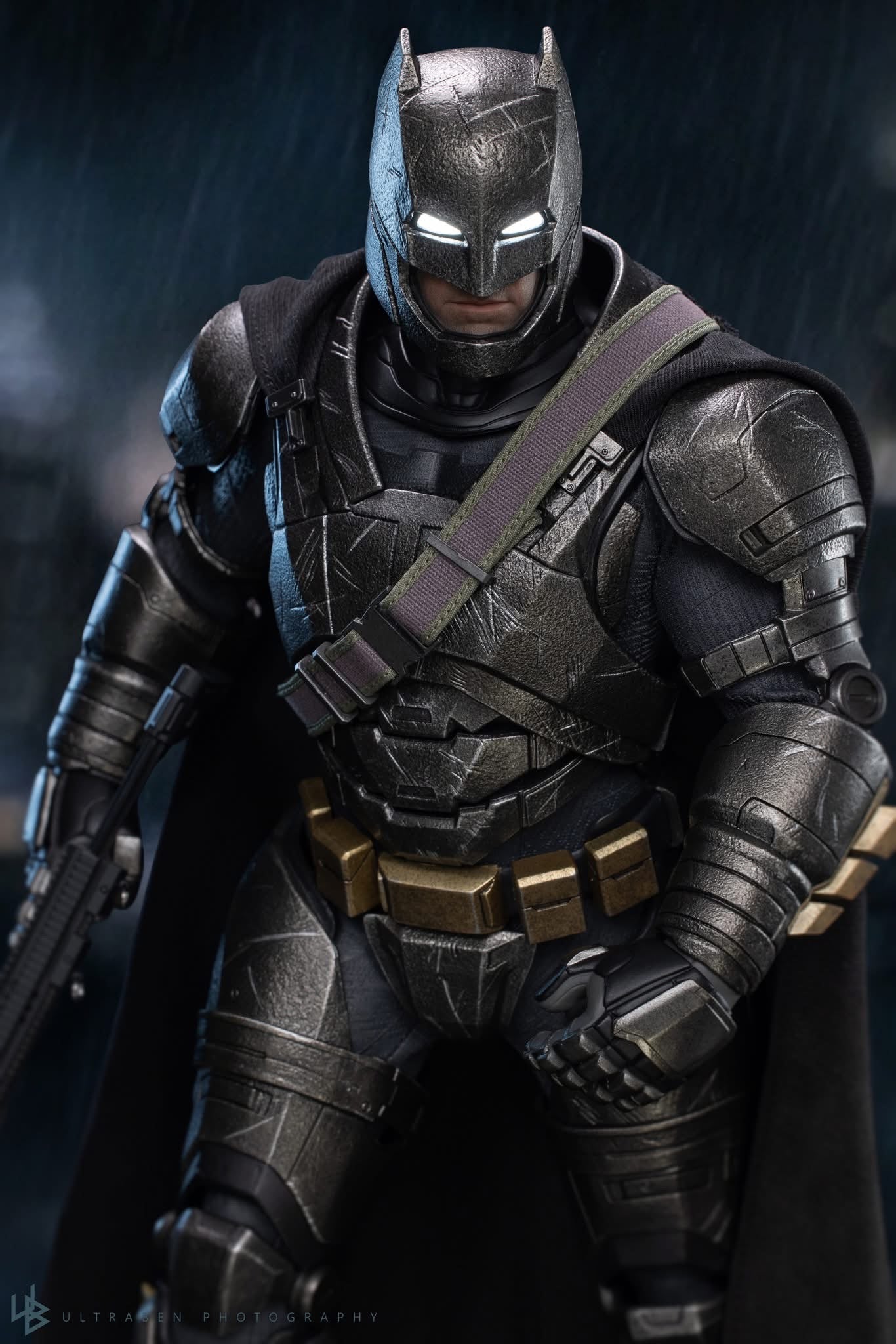 Hot Toys MMS742D62 Batman v Superman: Dawn of Justice - 1/6 scale Armored Batman (2.0) Collectible Figure