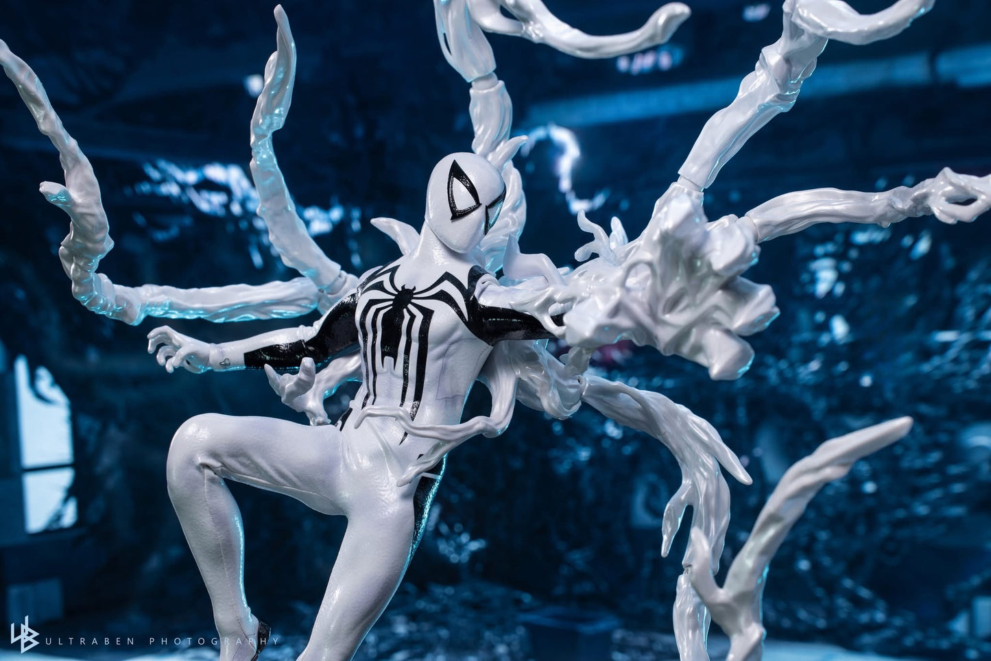 Hot Toys VGM69 Marvel's Spider-Man 2 - 1/6th scale Peter Parker (Anti-Venom Suit) Collectible Figure