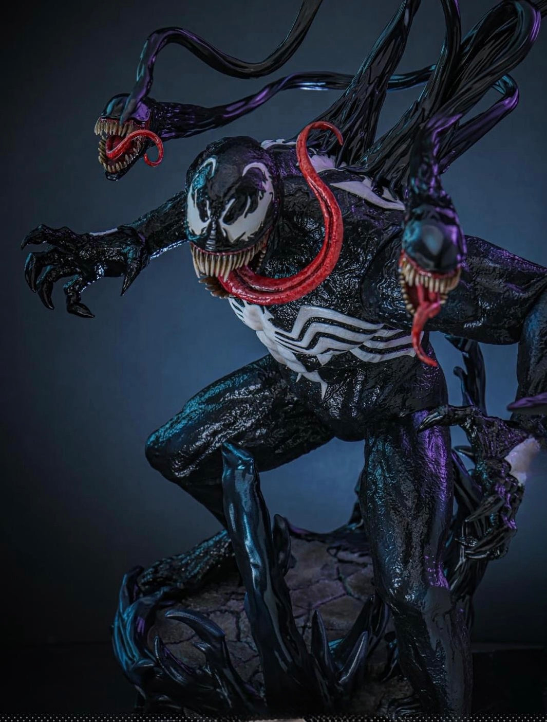 Pre-Order Hot Toys CMS023 Marvel Comics - 1/6th scale Venom Collectible Figure