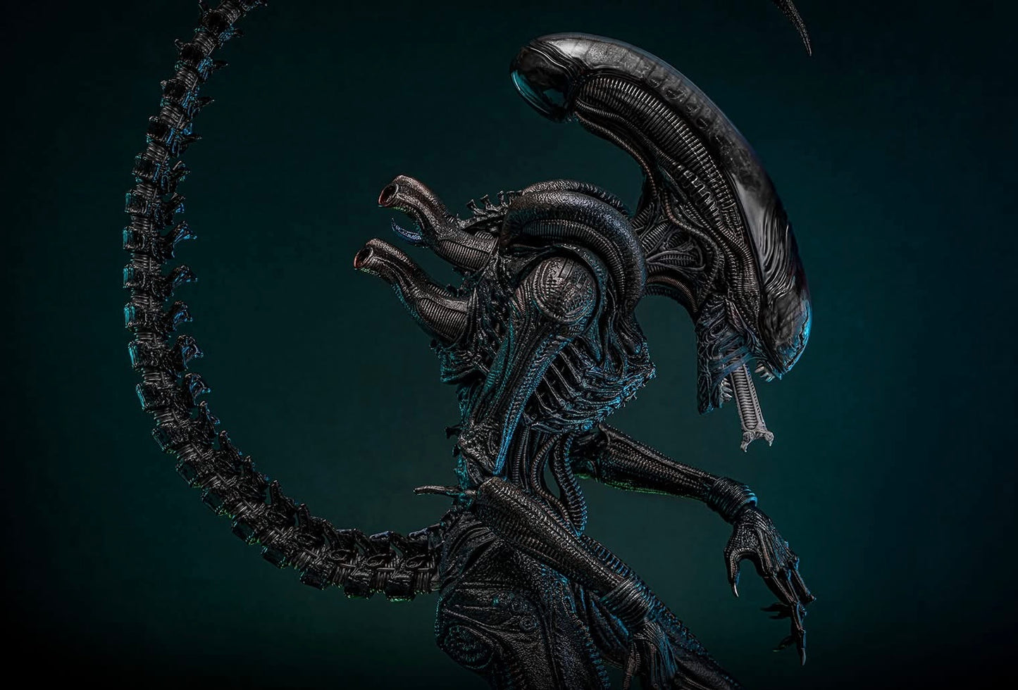 Pre-Order Hot Toys MMS784 Alien: Romulus - 1/6th scale Scorched Xenomorph Collectible Figure