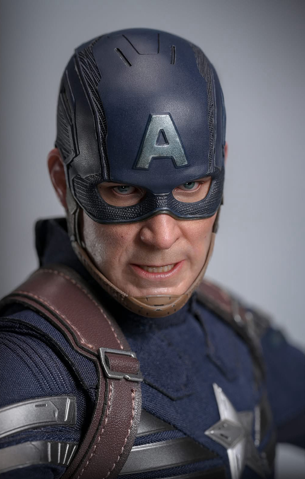 Pre-Order Hot Toys MMS783 Captain America: The Winter Soldier - 1/6th scale Captain America (Stealth S.T.R.I.K.E. Suit) 2.0 Collectible Figure